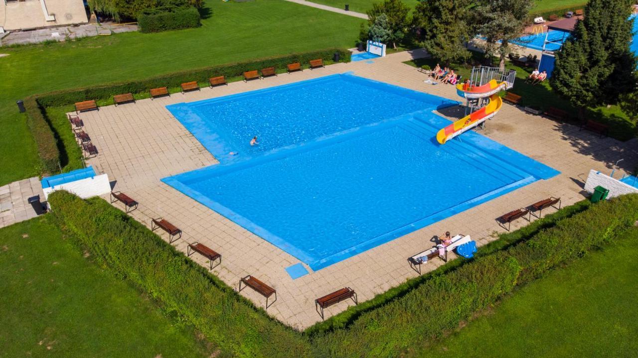 Hotel Preveza Спишска-Нова-Вес Экстерьер фото