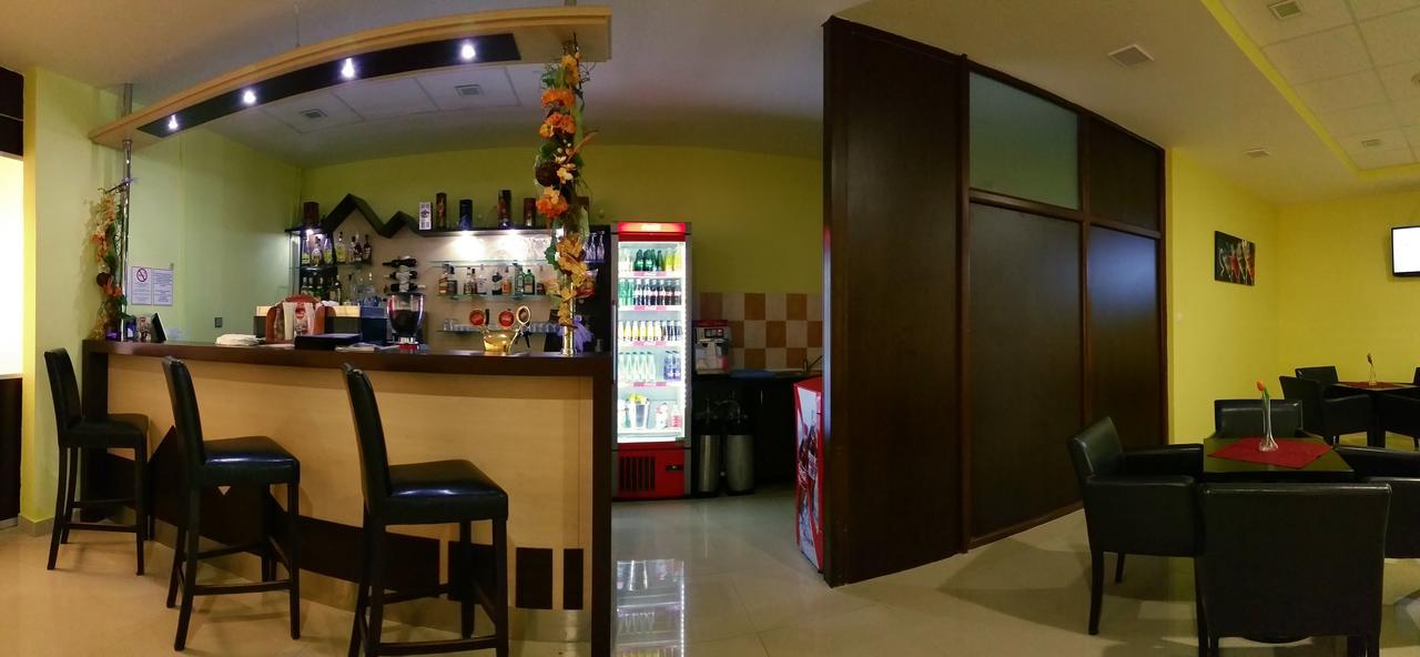 Hotel Preveza Спишска-Нова-Вес Экстерьер фото